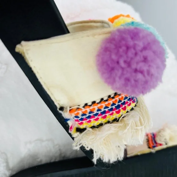 American Eagle Pom Pom Slides Slip On Flats Boho Sandals Shoes Womens Size 8 - Picture 8 of 9